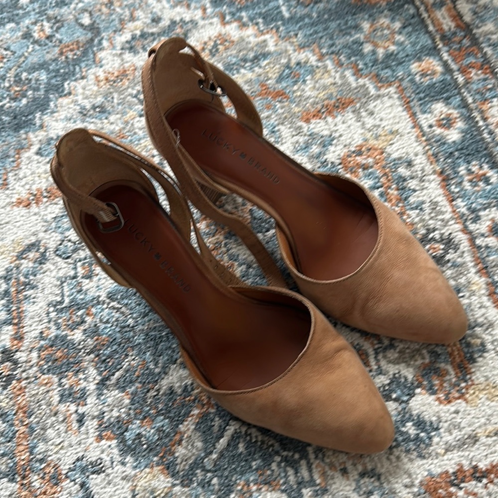 Lucky brand heels, closed toes, closed back, size 8 in nude
